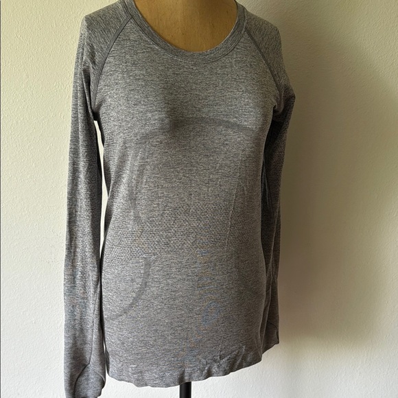 Lululemon sz 6 swiftly Gray Long Sleeve Women's Top, great pre owned condition - Picture 1 of 7